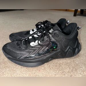 Giannis Immortality 2 'Black Holographic Swoosh'